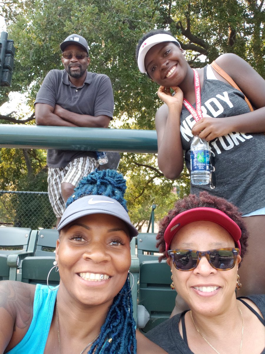 KeijhuanJ's tweet photo. Nothing like family! Had some Cali family come out to support at Stanford. Thank you..love you guys! #workhardlivehappy https://t.co/9AwEBjy7Eo