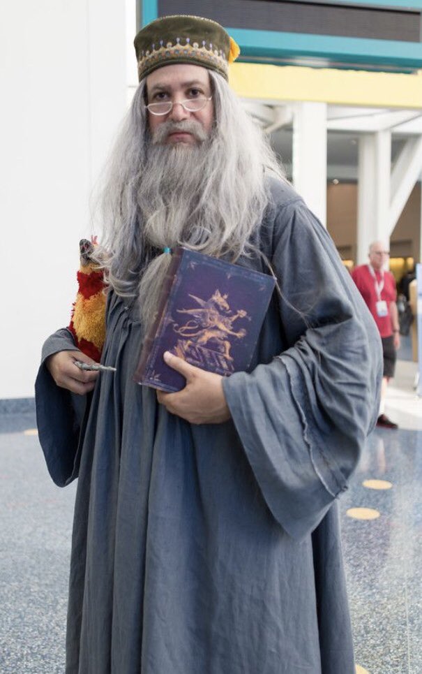 pansypoff's tweet photo. Cosplay de dumbledore : tu valides ou pas ? https://t.co/OKaI6Tr9jD