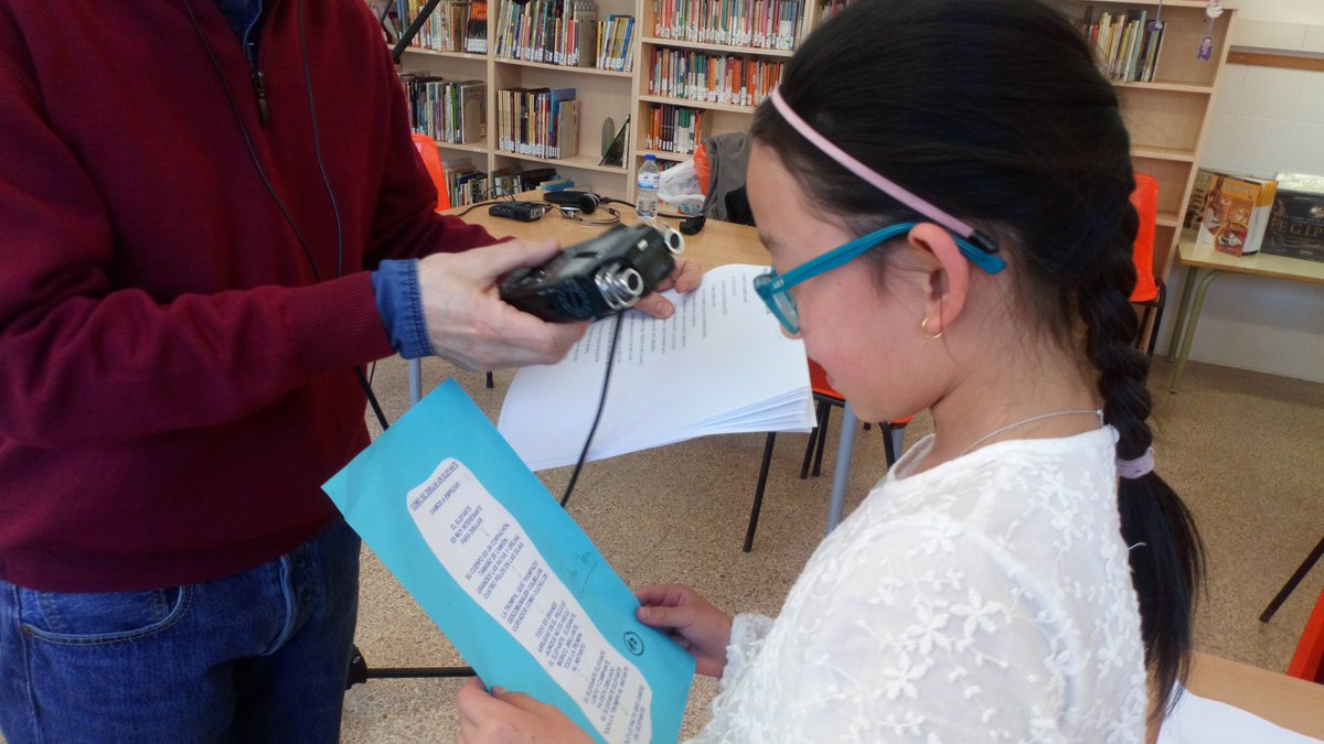 Ara_Va_De_Bo's tweet photo. #Elgripaublau @radioestel @Ara_Va_De_Bo va col·laborar en l'iniciativa amb alumnes i professors de l'Escola Aiguamarina de BCN 
https://t.co/uis9g6Mi92 que us recomanem. https://t.co/gCg3h8bR3Q