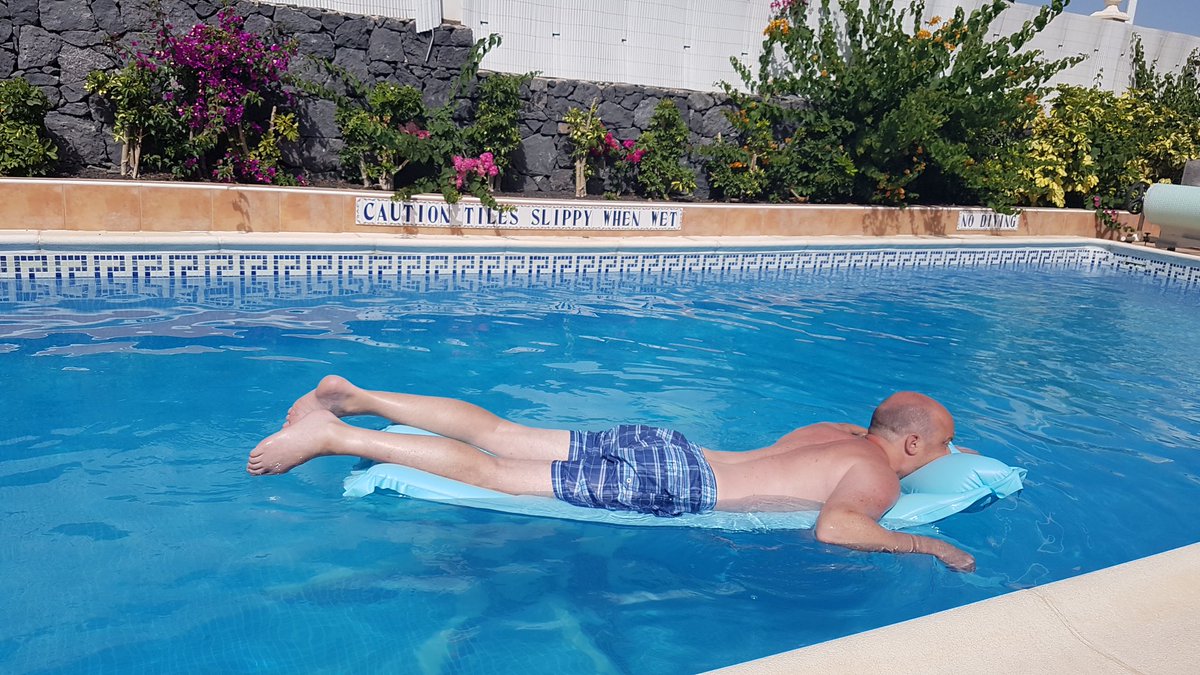 VickyADaniel's tweet photo. What a way to spend your Friday morning @Craig_MCFC #Tenerife #sunshine #chilling https://t.co/wuHi7zwBxw