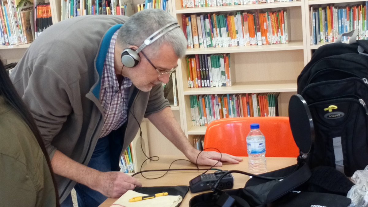 Ara_Va_De_Bo's tweet photo. #Elgripaublau @radioestel @Ara_Va_De_Bo va col·laborar en l'iniciativa amb alumnes i professors de l'Escola Aiguamarina de BCN 
https://t.co/uis9g6Mi92 que us recomanem. https://t.co/gCg3h8bR3Q