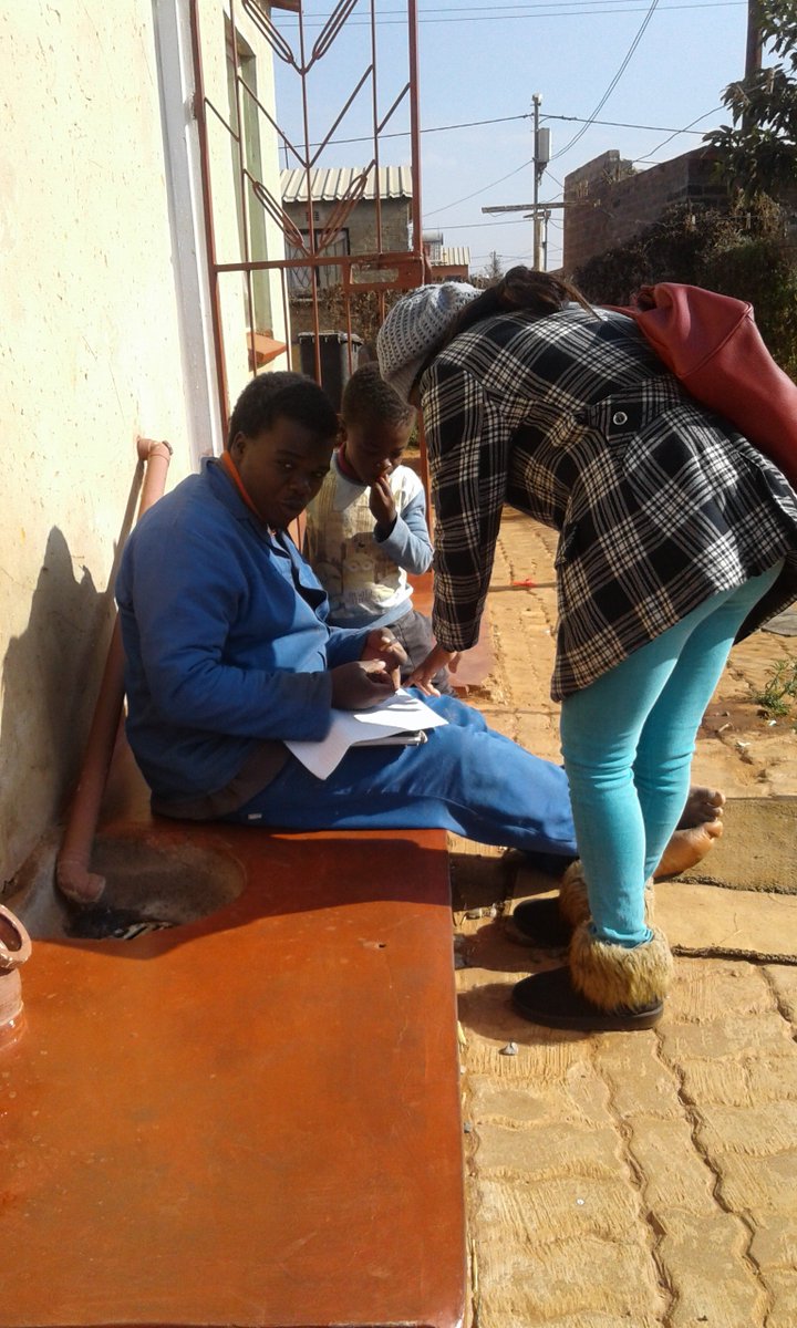 rethink_waste's tweet photo. Door to door educating the community about wise ways to to dispose of waste and care for the environment #Change4MeChange4You https://t.co/OQYzBnW8Uy