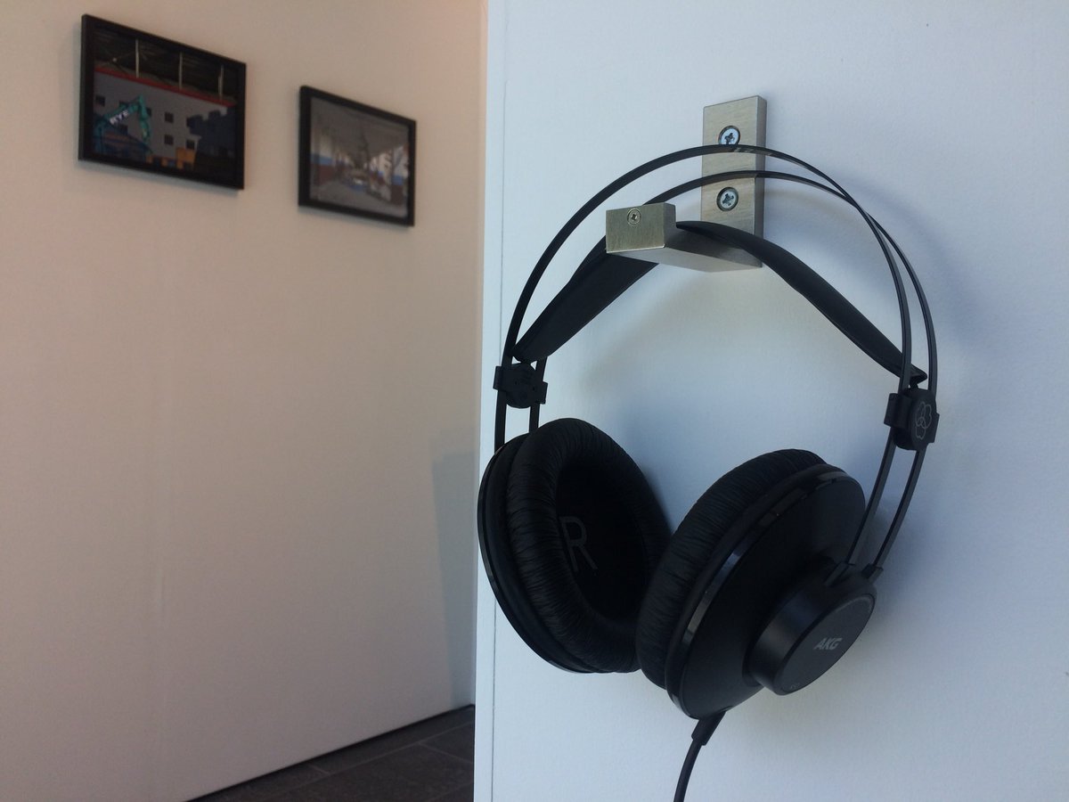 BrookesResearch's tweet photo. MT @getsomechalk: Spending time with the work in the @glass_tank Listening to the sounds of Upton Park; boots on the sand pitch at Parada de Ester; the crack of a penalty striking the net at Sutton Courtenay. #GSCOYB https://t.co/WsD8NVs0dN
