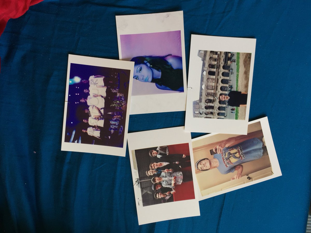 wankingjian's tweet photo. soo im redecorating my room and i just found these rip o2l https://t.co/o2x6q8Owyg