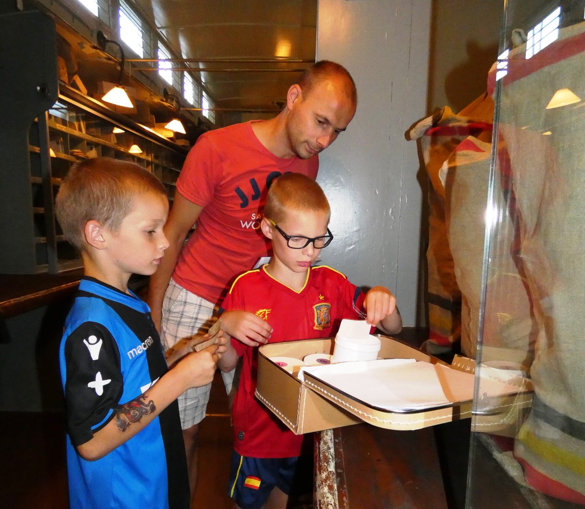 Onze kleine schattenjagers in actie! Kom jij ook het raadsel "Voel jij wat ik voel? " oplossen? Meer info: bit.ly/TrainWorld_Sch… #TrainWorld