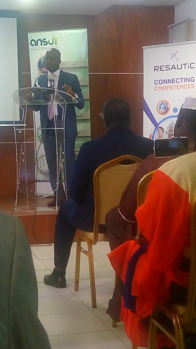 FlavienChris's tweet photo. #Resautic #AnsutMasterClass
Mr Konaté Oumar Directeur des Opérations Métier, en plein développement du thème de l'événement.
@GuehiJose @USEmbAbidjan @resautic @CI_Orange @JLB_officiel https://t.co/lWbSZLGU2u