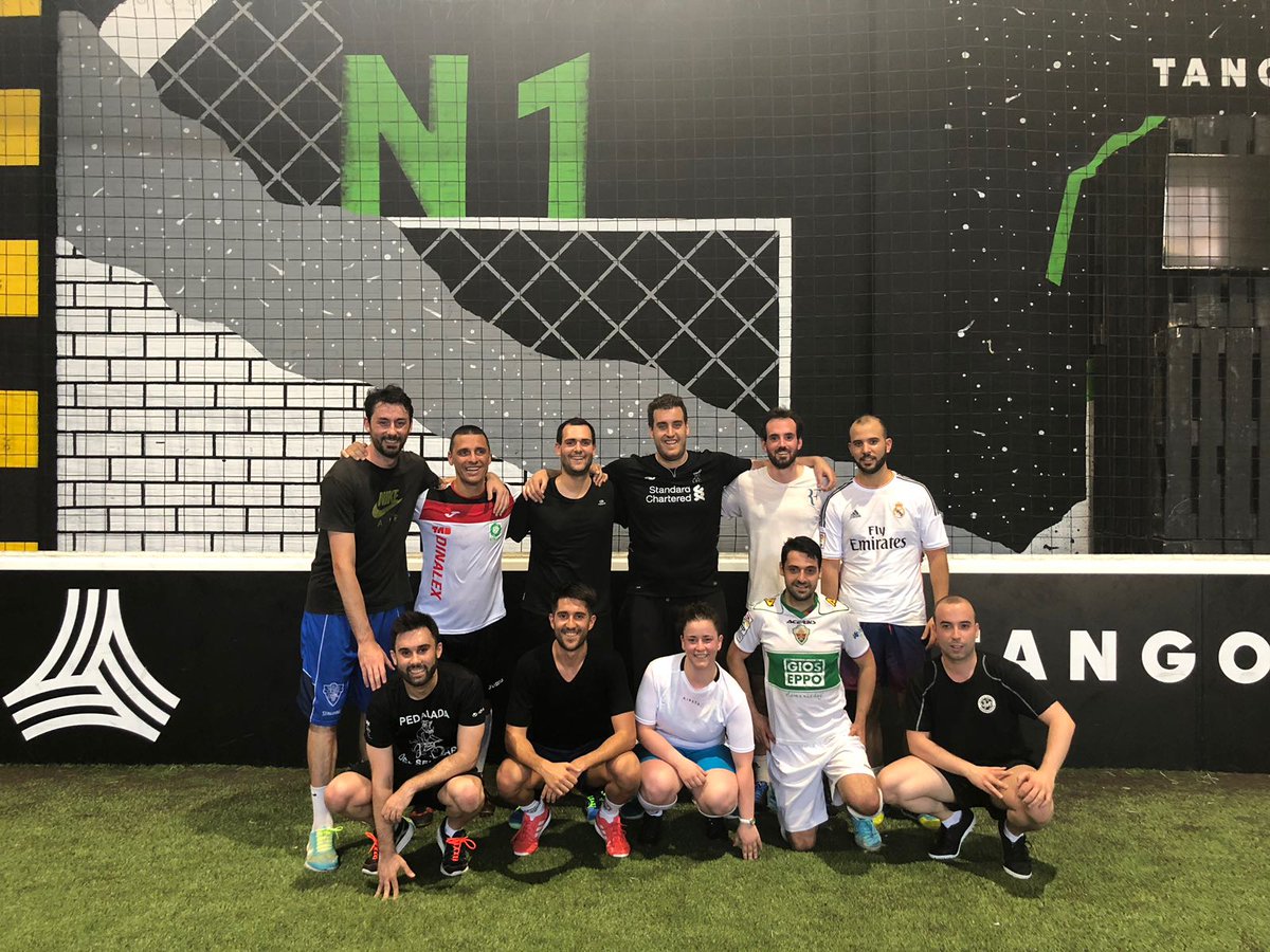 Arietecapital's tweet photo. Durante el día de ayer, el equipo #ArieteFO realizamos nuestro propio cierre de temporada. Después de jugar un partido en las instalaciones del @GolaGol_oficial, fuimos a comer al Bestial Beach Club Barcelona. #Capitalentuvida #Arietelifestyle #FinalTemporada #Guíadetigres https://t.co/npYNKxAfPi
