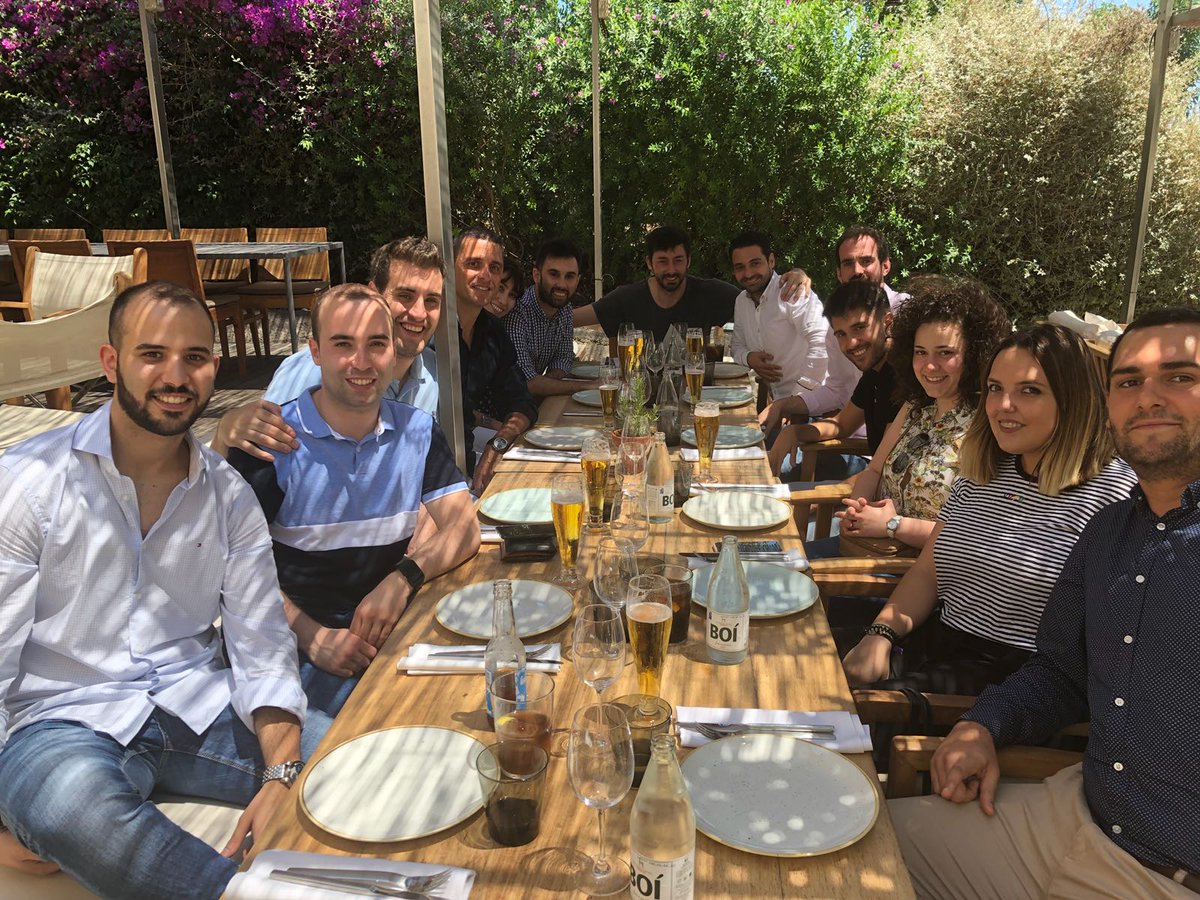Arietecapital's tweet photo. Durante el día de ayer, el equipo #ArieteFO realizamos nuestro propio cierre de temporada. Después de jugar un partido en las instalaciones del @GolaGol_oficial, fuimos a comer al Bestial Beach Club Barcelona. #Capitalentuvida #Arietelifestyle #FinalTemporada #Guíadetigres https://t.co/npYNKxAfPi