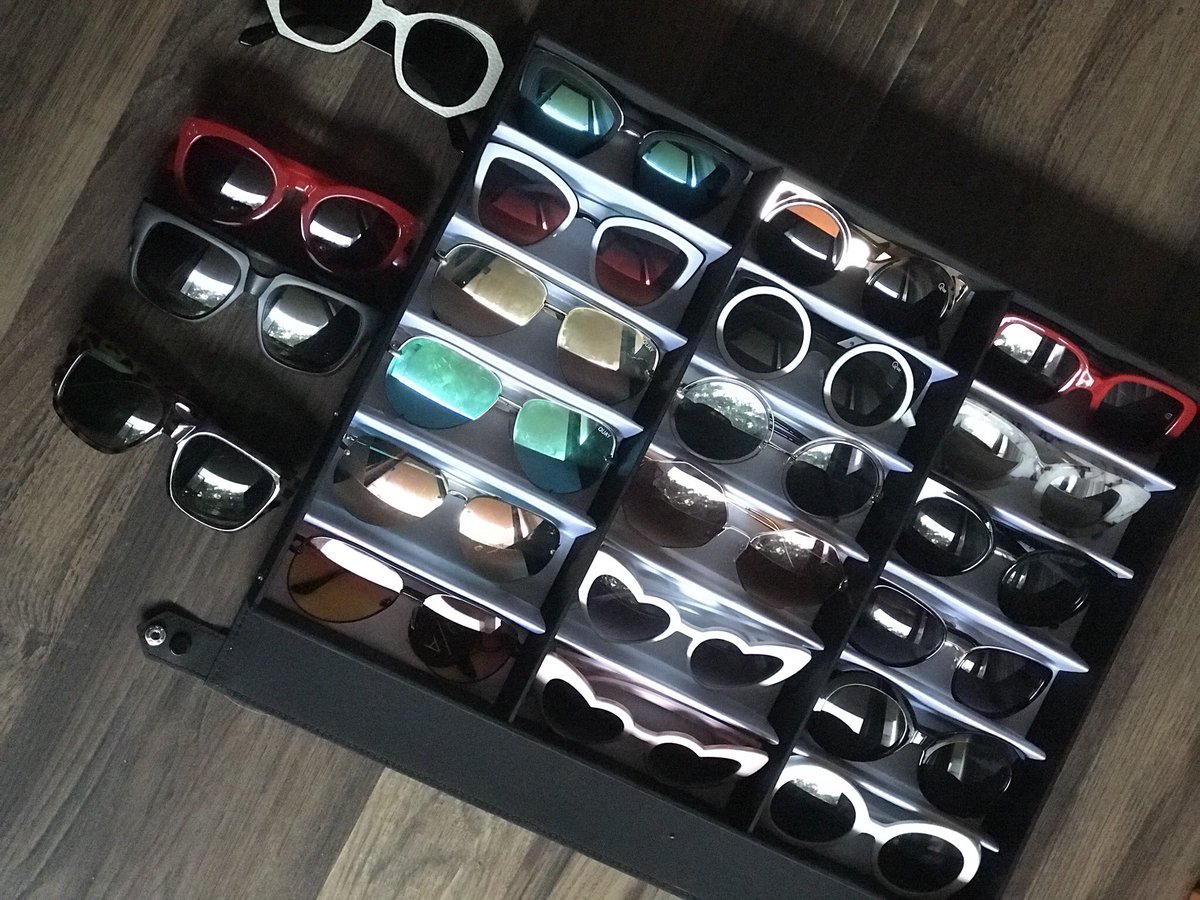 Finally found a way to organize my favorite sunglasses 🕶 💞. And it was under $30! I love anything that helps me keep my closet organized 🙌🏼 Do you have any cool closet storage finds? Let me know! #bocaratonblogger #styleblogger #floridablogger #quayxdesi #quaysquad