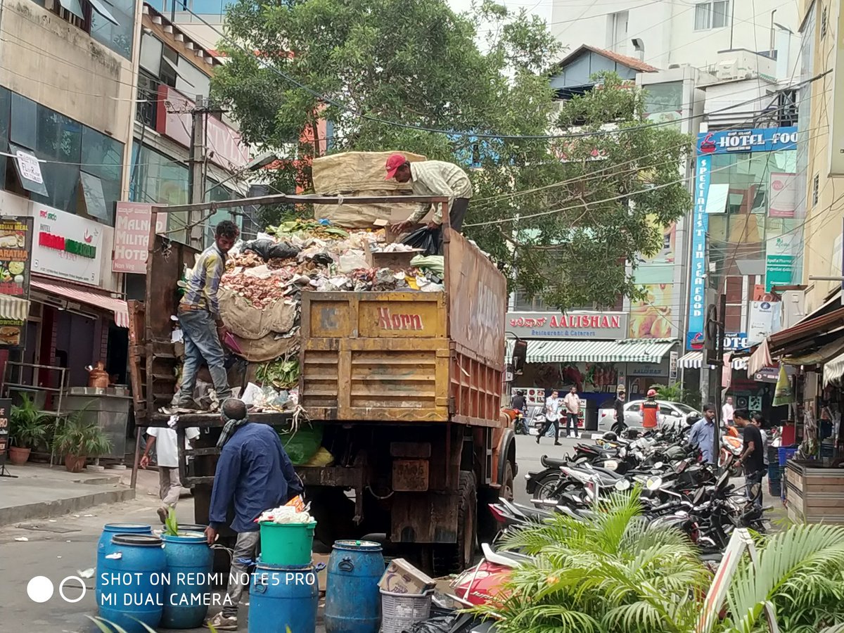 m_patil1's tweet photo. #BBMP How can you expect to solve the garbage issue when segregation is not done properly it's same everywhere no solution insight @BBMPCOMM #garbagemess #garbage https://t.co/7GpzgUEzN7