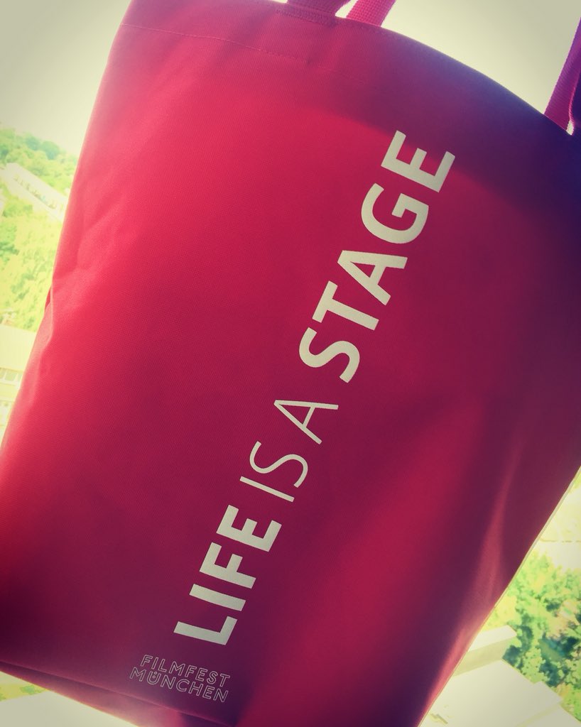 Thanks @filmfestmunich for the great films, the sorbets, the sunshine and this stagey bag🎬 #AnActorsLife #StageyBag #Premiere #FFMUC #RedIsTheLoudestColour