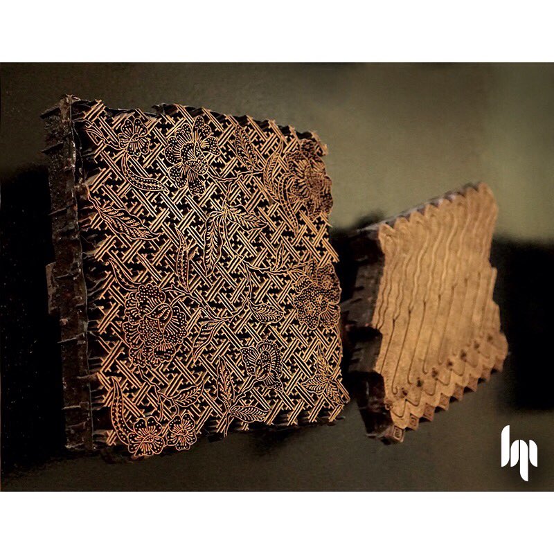 batikmerahputih's tweet photo. Canting cap yang digunakan untuk membatik pada umumnya terbuat dari plat tembaga yang dipotong dan dirangkai sesuai motif batik yang diinginkan. (1/2) https://t.co/ikuoJHKIIh