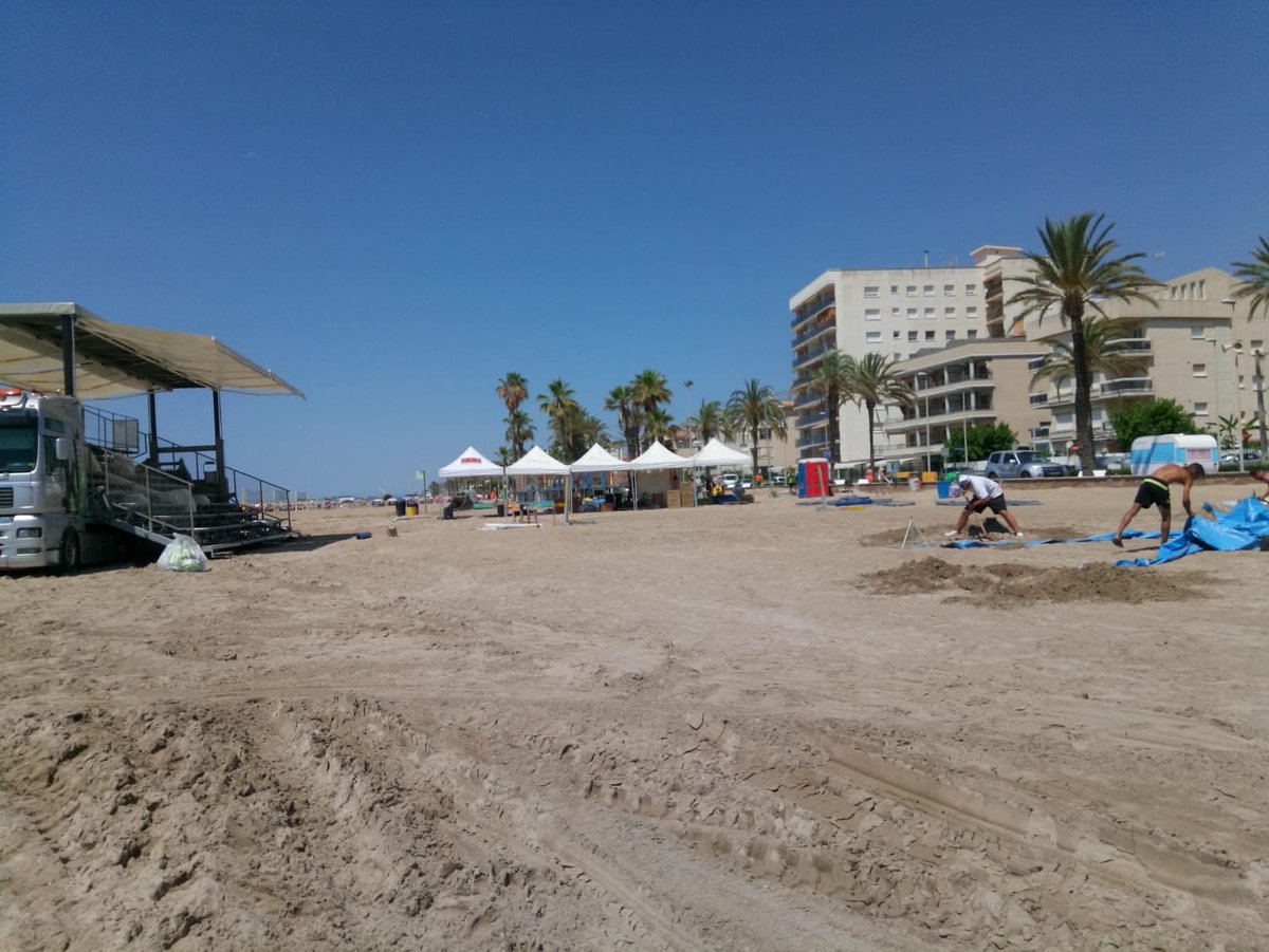 OpenClick314's tweet photo. Este finde en Cunit junto a la Federación Catalana de Voleibol. #vichycatalan #openclick314 #playa #playacunit https://t.co/DMXHIhRRaq