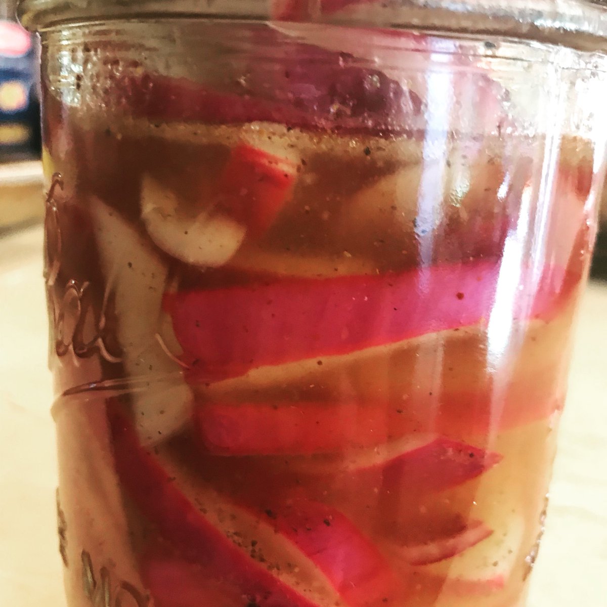 Chefsarahlu's tweet photo. Quick pickled onions for grilled peaches and chicken #chefsarahlu #livtoeat https://t.co/dD97q3odRg