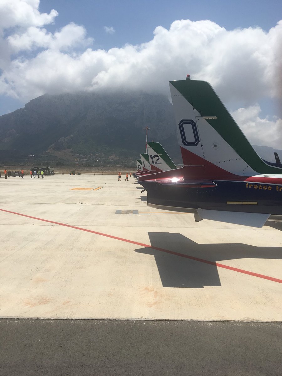 Orgoglio italiano #FrecceTricolori #MinisterodellaDifesa #aviazioneItaliana  #esercitoitaluano #Palermo thanks @sandromangiapane #Apron #UCS #UOA #areamivimento #torredicontrollo #Enav #Enac