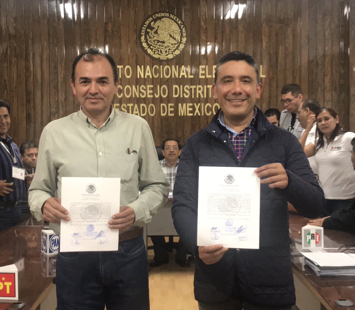cruz_roa's tweet photo. Hoy, la democracia y participación impero en el sur del #EdoMéx, agradezco a quienes nos dieron su confianza y nos respaldaron con su voto, me comprometo a ser un legislador transparente y cercano a la gente del Distrito 36. #PorAmorAlSur les voy a cumplir! https://t.co/1FYkQTdghK