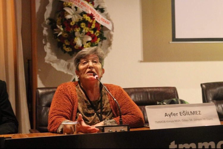 Ayfer Eğilmez’i (Küpeli) kaybetmenin derin üzüntüsü içerisindeyiz. TMMOB ve Petrol İş bünyesinde yürüttüğü faaliyetlerle ülkemizde emekten yana bilimin ve araştırmaların gelişmesine eşsiz katkılar sunmuş olan Ayfer Eğilmez’i her daim sevgi ve saygıyla anacağız.