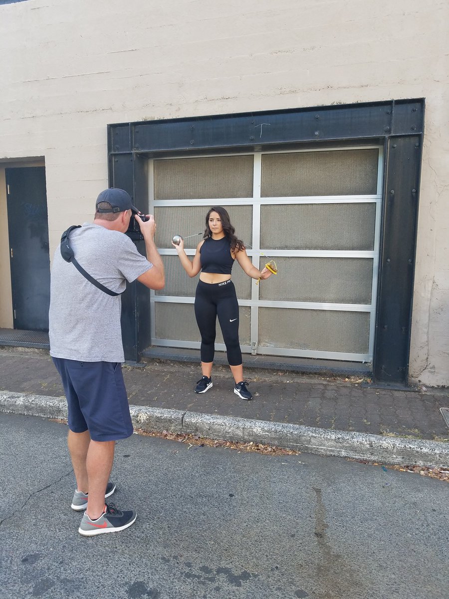 aly_walls28's tweet photo. Session #2 for senior pics. Super fun day! #niketf #nike #classof2019 #senioryear #hammerthrow #throwfar https://t.co/nNQhqPPTNg