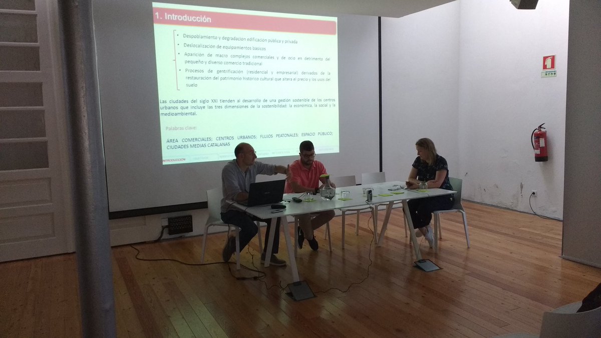 Centros urbanos y comercio. Marc Castelló (@markusgrandus) Ana Vera (<a href="/AnaVeraMa/">Ana Vera</a>), Àngels Pérez y Àngel Cebollada (<a href="/acebolladaf/">Àngel Cebollada</a>) proponen una nueva metodología (con contadores piroeléctricos) para el análisis de la actividad comercial en varias ciudades catalanas <a href="/AGE_Oficial/">Asociación Española de Geografía</a>