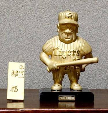 月亭八方は純金ノムさんを持っている。 #hanshin #tigers #阪神タイガース