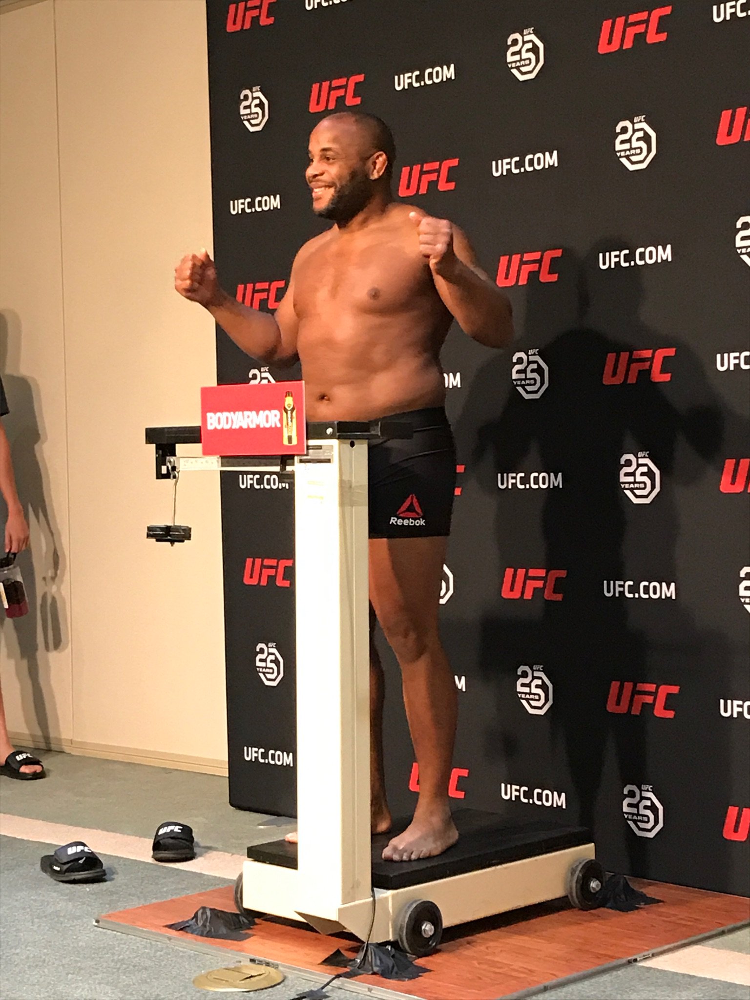 Dhb2Qh4VQAEhTDf.jpg:large