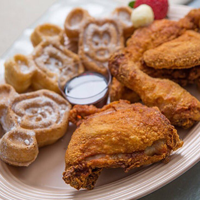 Pixie_Dust_Life's tweet photo. The only way to eat fried chicken is with Disney waffles on #NationalFriedChickenDay #disneyfood #disney #FriedChickenDay https://t.co/tMtRMlDTCv