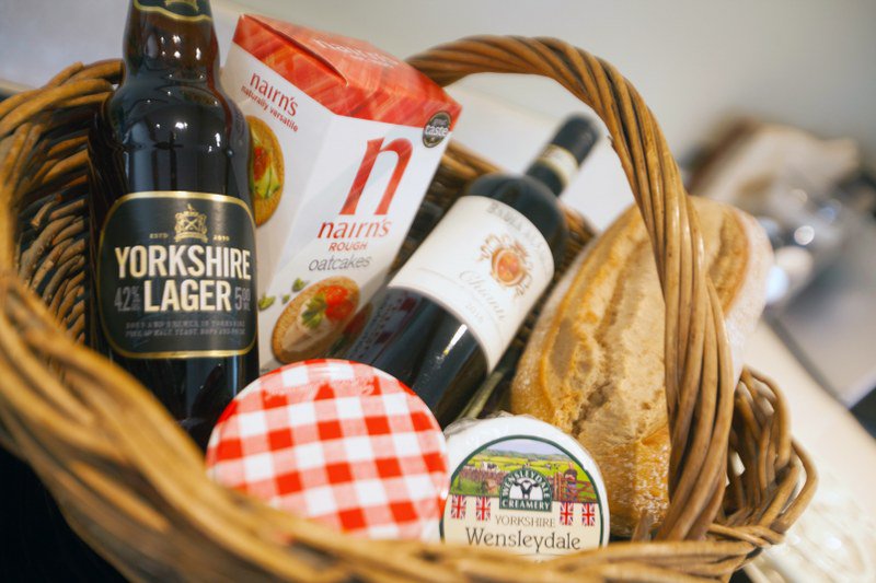 gorgeouscottage's tweet photo. What makes the perfect welcome hamper? Take a look at our cottage owner advice to get yours just right! https://t.co/ZN0QLxH9K0 #warmwelcome #cottageowner #adviceandtips https://t.co/QqMdQTRMRj