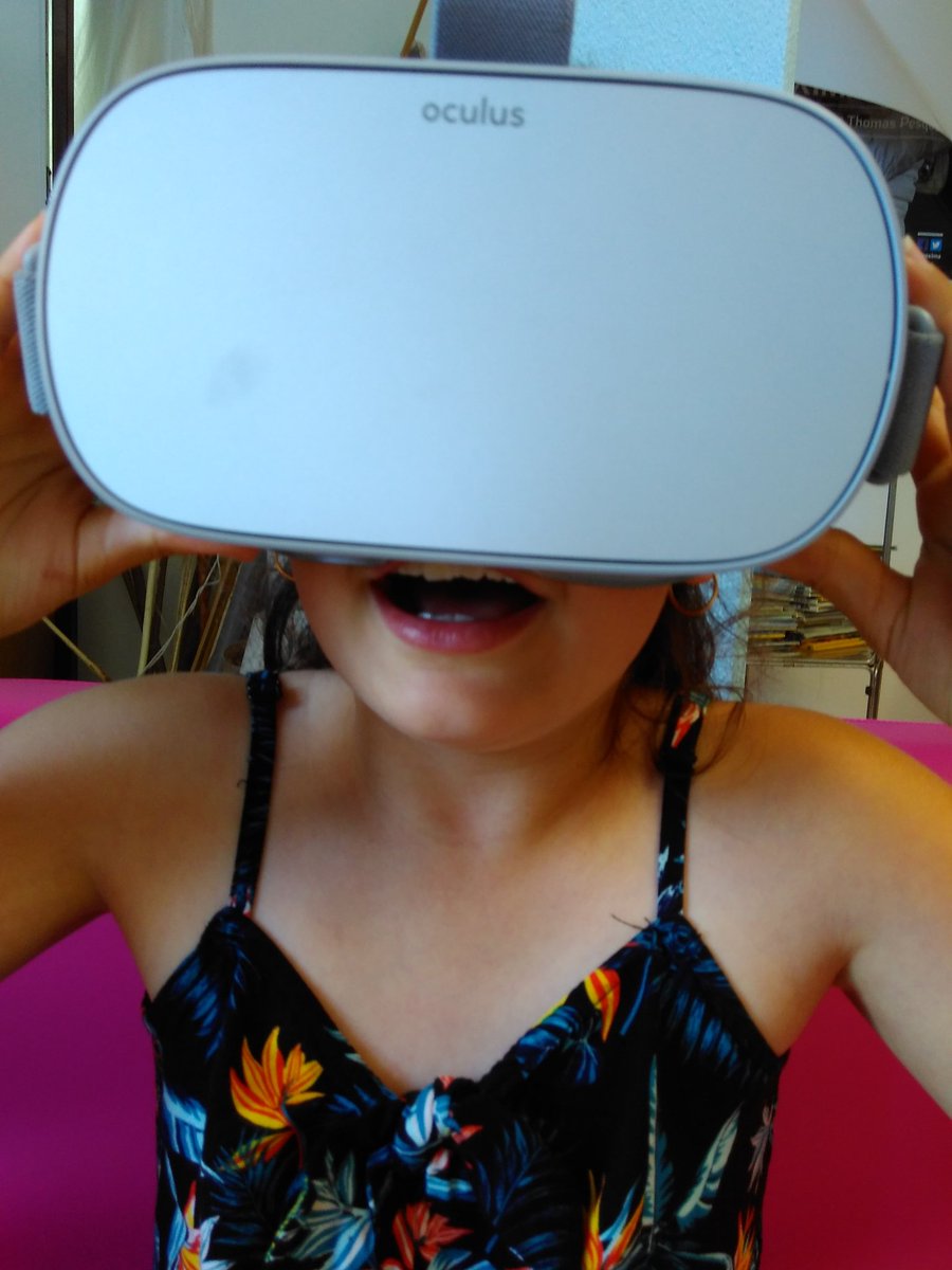 ecoleStAndre05's tweet photo. Après midi avant les vacances... on joue avec le casque VR #oculus_go gagné au challenge @ITER_ROBOTS #junior 2018 ! https://t.co/09kUoNYY9Q