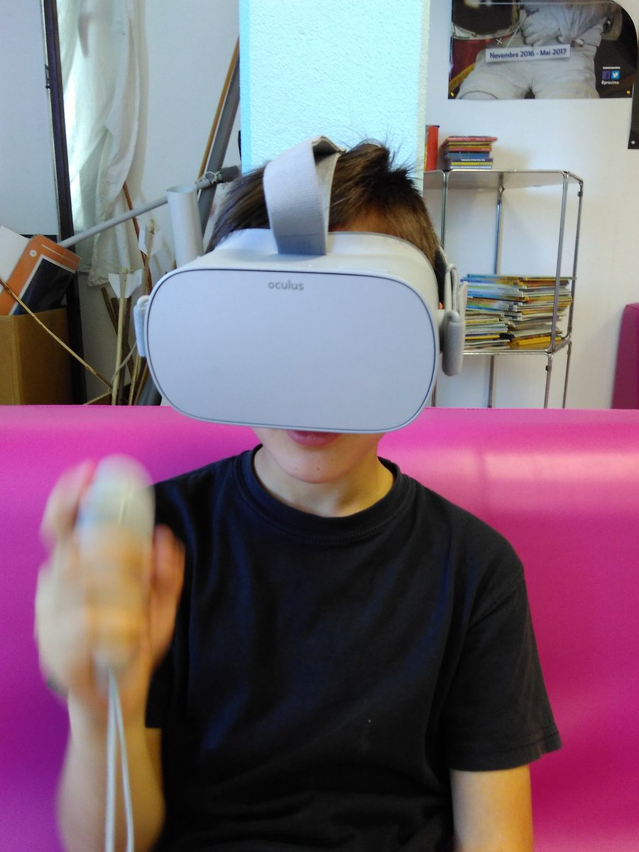 ecoleStAndre05's tweet photo. Après midi avant les vacances... on joue avec le casque VR #oculus_go gagné au challenge @ITER_ROBOTS #junior 2018 ! https://t.co/09kUoNYY9Q