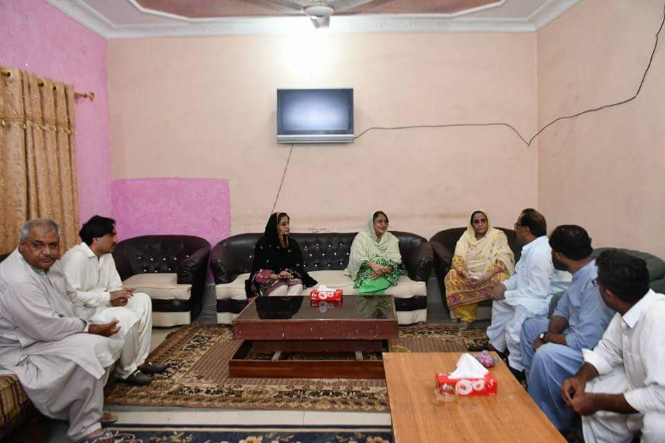 SuhbatMari's tweet image. Adi @FaryalTalpurPk President ladies wing Pakistan PPP campaigning in larkana, Nadero &amp;amp; Rathdaro with party leaders #NA200 #PS10 
#BBTeraaKaaflaThamaNahin