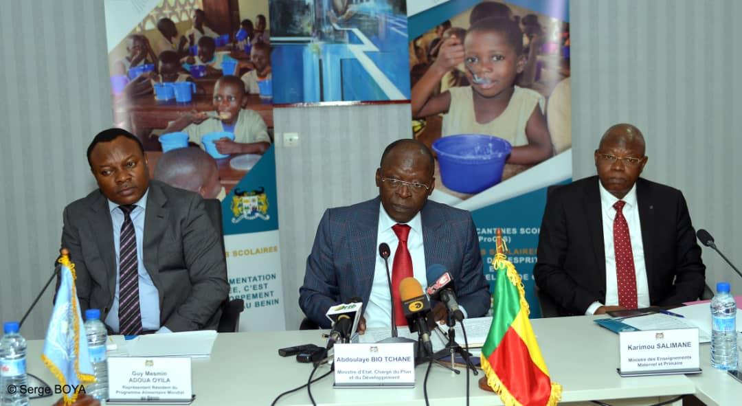 abtofficiel's tweet photo. À travers le Programme des Cantines Scolaires, #ProCaS désormais un enfant sur deux pourra manger à l'école, un repas chaud par jour au #Bénin contre 1 sur 3 jusque-là. @gouvbenin @PresidenceBenin @USEmbassyBenin @UNBenin @USAID @BeninDiplomatie #MEPD #ABT_Benin https://t.co/fOrfDW8FBd