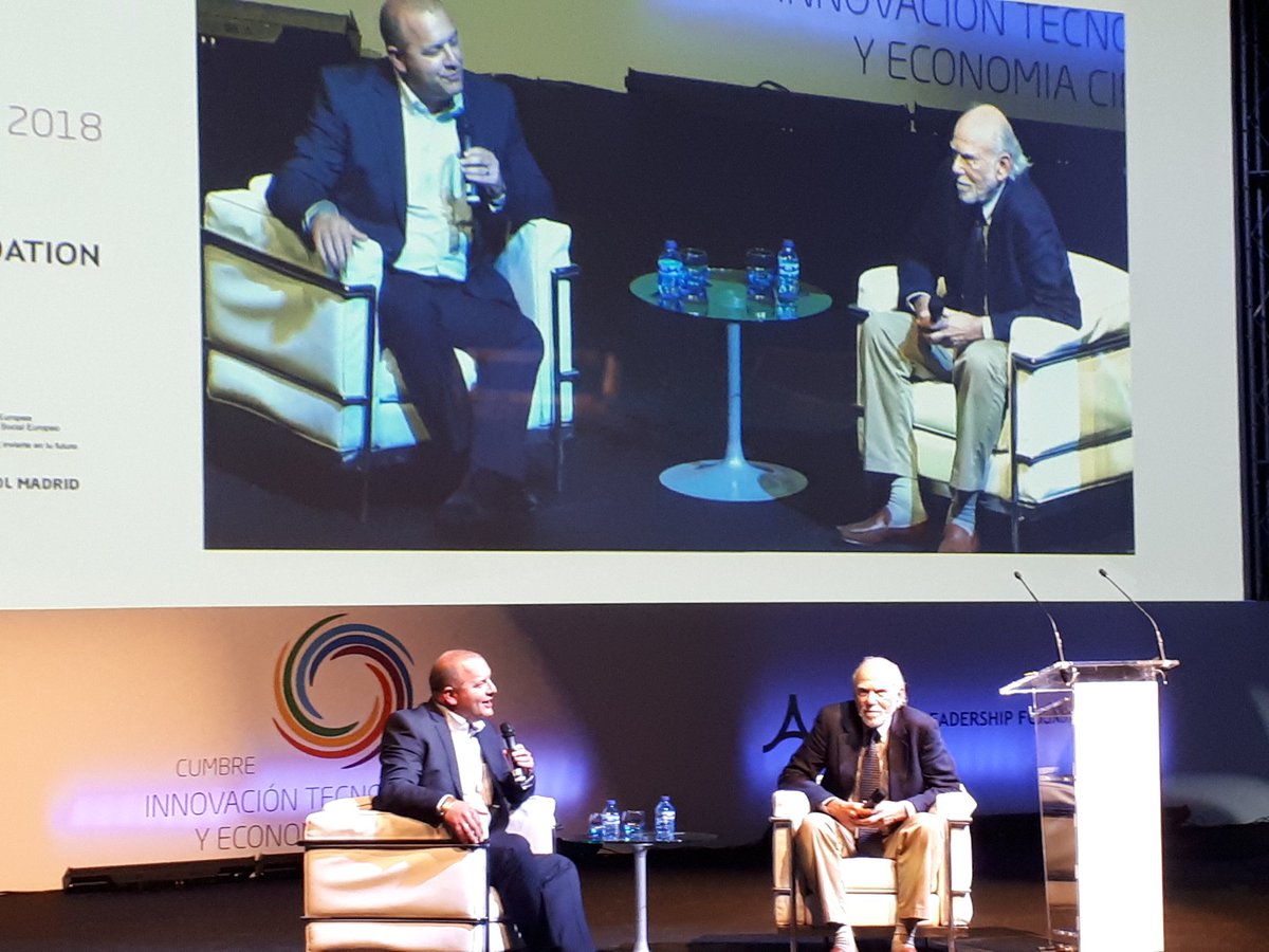 magvelarde's tweet photo. La innovacion se fomenta cultivando la curiosidad en la infancia y conservandola al crecer #barrybarish #cumbreALF https://t.co/W0pak1ZaKg
