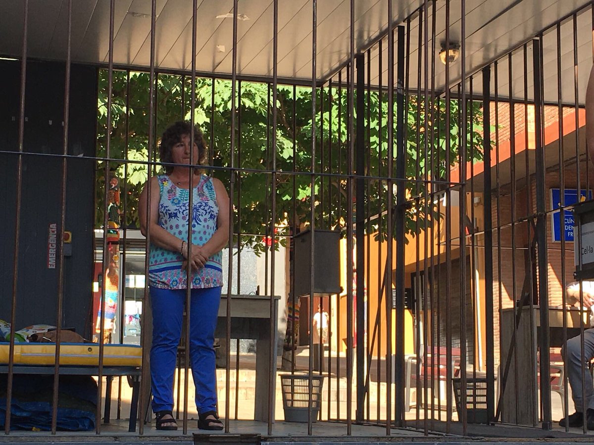 PDeCATBERGA's tweet photo. A #Berga un poble empresonat.    #llibertatpresospolitics @JuntsXCat https://t.co/T56Fi80dy1