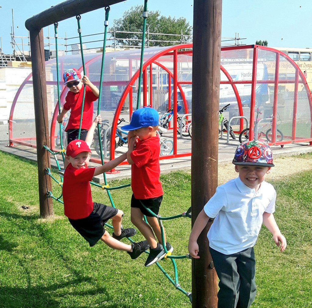 ysgolbrynhedydd's tweet photo. #YBHNURSERY enjoying our treat of playtime on the pirate ship today. Making sure we enjoy every minute of our last few weeks in Nursery #readyforreception #only2weeksleft #nurseryam #YBHlife #DIAIUTF #YBH https://t.co/dYGRniTLbO