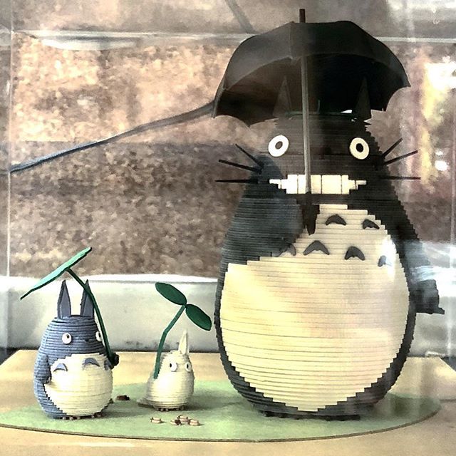 tinyurbankitchn's tweet photo. These stacked cardboard #Totoros are so cute. I always make sure to visit Kiddy Land in Omotesando, one of my favorite places for Totoro stuff in a neighborhood I love. #totoro #myneighbortotoro #japan #tinyurbanjp #tinyurbantravels #tokyo #omotesando #travelblogger https://t.co/R9hKAXY4SJ