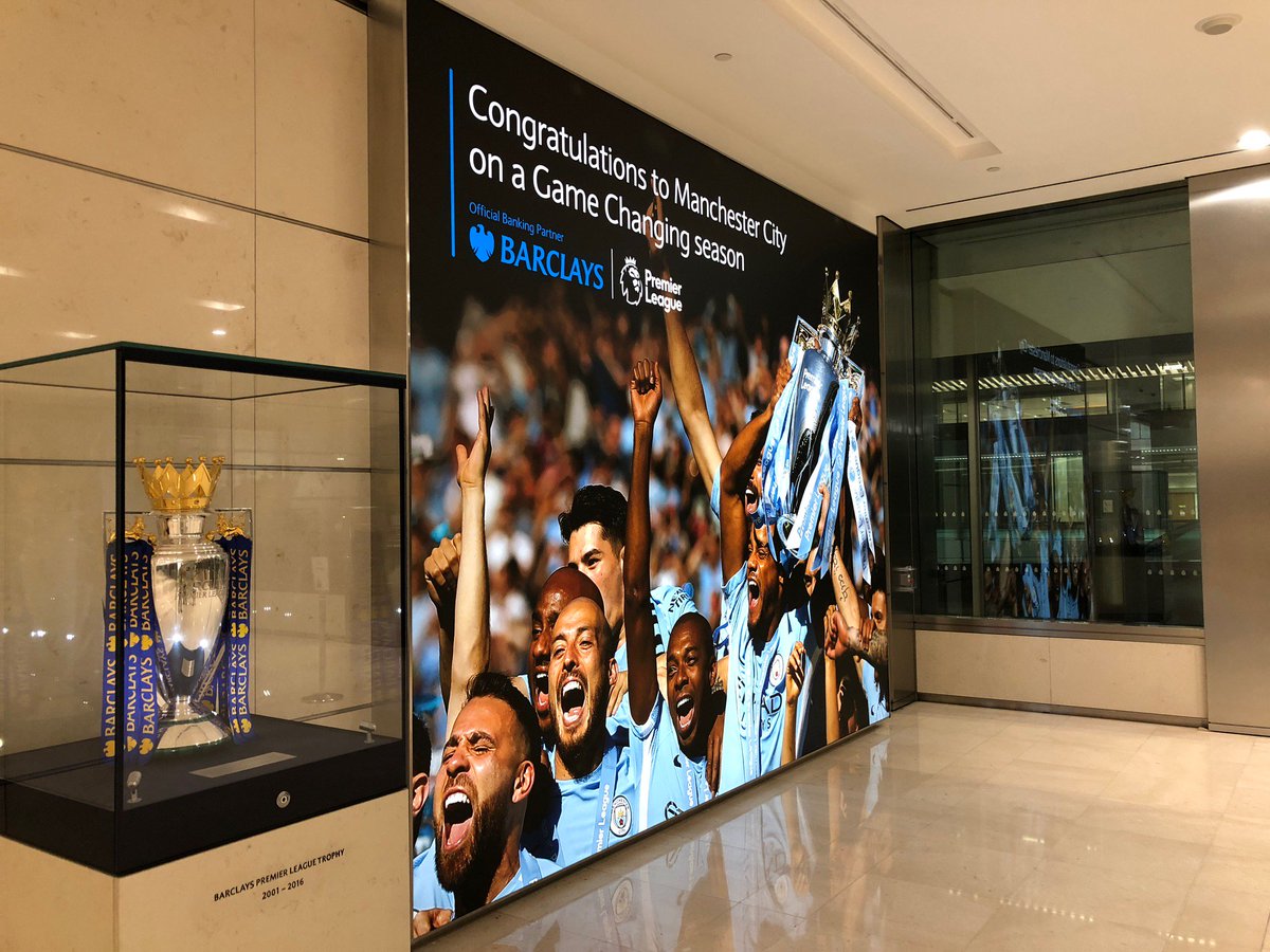 Our fitting team were out late last night fitting this flex face light box <a href="/BarclaysUK/">Barclays UK</a> in Canary Wharf. Congratulations <a href="/ManCity/">Manchester City</a> 
#PremierLeague #FridayFeeling #Football #Champions #Sign #design