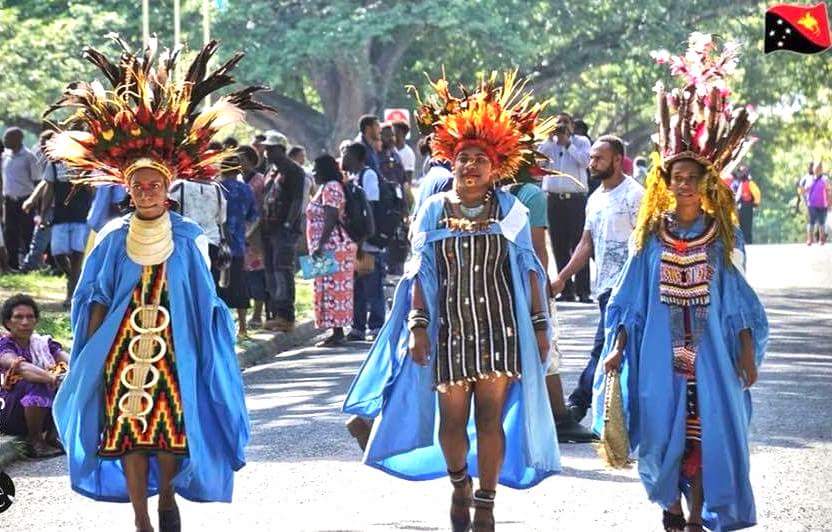 NugiGrace2018's tweet photo. This year, hundreds of PNG students graduate and my sister even wedded in full traditional glory while I was at #SCBO2018. Happy to hear from anyone using and designing #citizenscience and other methods to quantify how much species are dead or remaining! https://t.co/YPAmTjWPRR