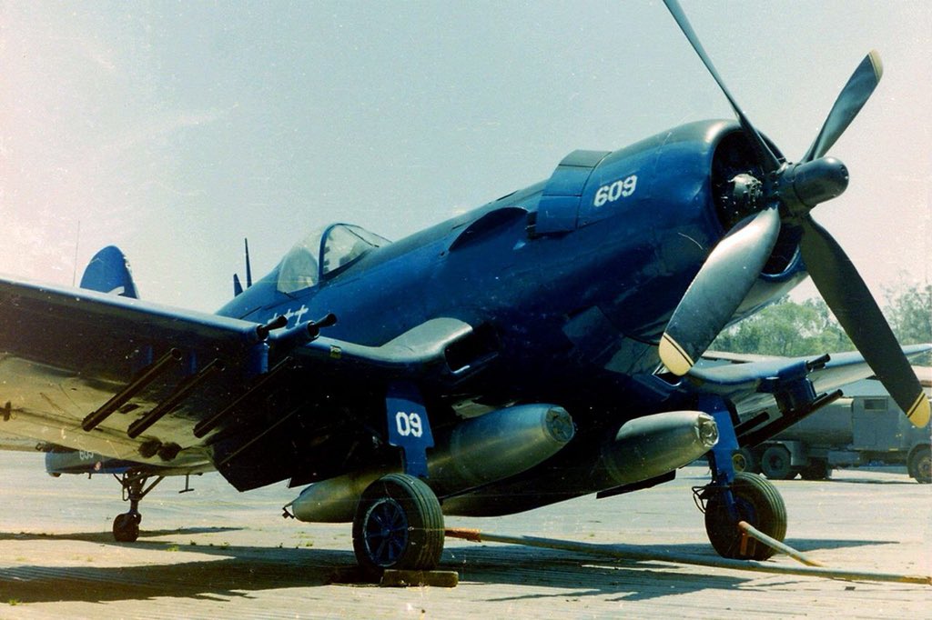 グローウォーム 戦艦少女r非公式 F4u サッカー戦争 ホンジュラス空軍 フェルナンド ソト エンリケス機 彼は サッカー戦争においてエルサルバドル空軍のf 51dマスタング1機 Fg 1dコルセアを2機撃墜し 人類史上最後のレシプロ機同士の航空戦の勝者と グローウォーム 戦艦少女r非公式 F4u サッカー戦争 ホンジュラス空軍 フェルナンド ソト エンリケス機 彼は サッカー戦争においてエルサルバドル空軍のf 51dマスタング1機 Fg 1dコルセアを2機撃墜し 人類史上最後のレシプロ機同士の航空戦の勝者と