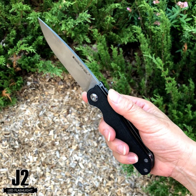 J2ledflashlight's tweet image. You don&apos;t have to compromise on size in a knife, just because it&apos;s an everyday carry. With a blade length of 3.93&quot;, the E801 Megalodon flipper is setting the standard in everyday user value. 

j2ledflashlight.com/products/reals…
