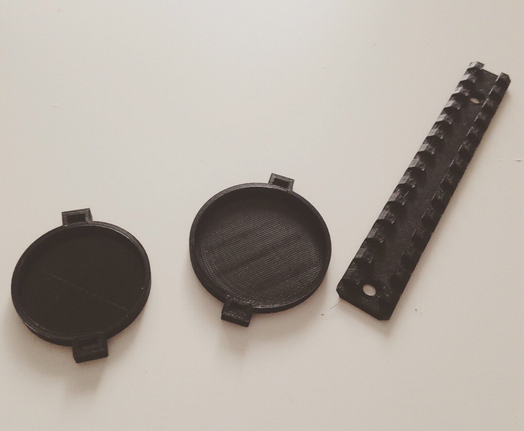 Bradac3D's tweet photo. Kryt optiky na zbraň a RIS lišta. Optics cover for weapon and RIS bar. #3dprinting #3dprint #cover #weapon #RIS #pla #black https://t.co/OG8hUdd7pA