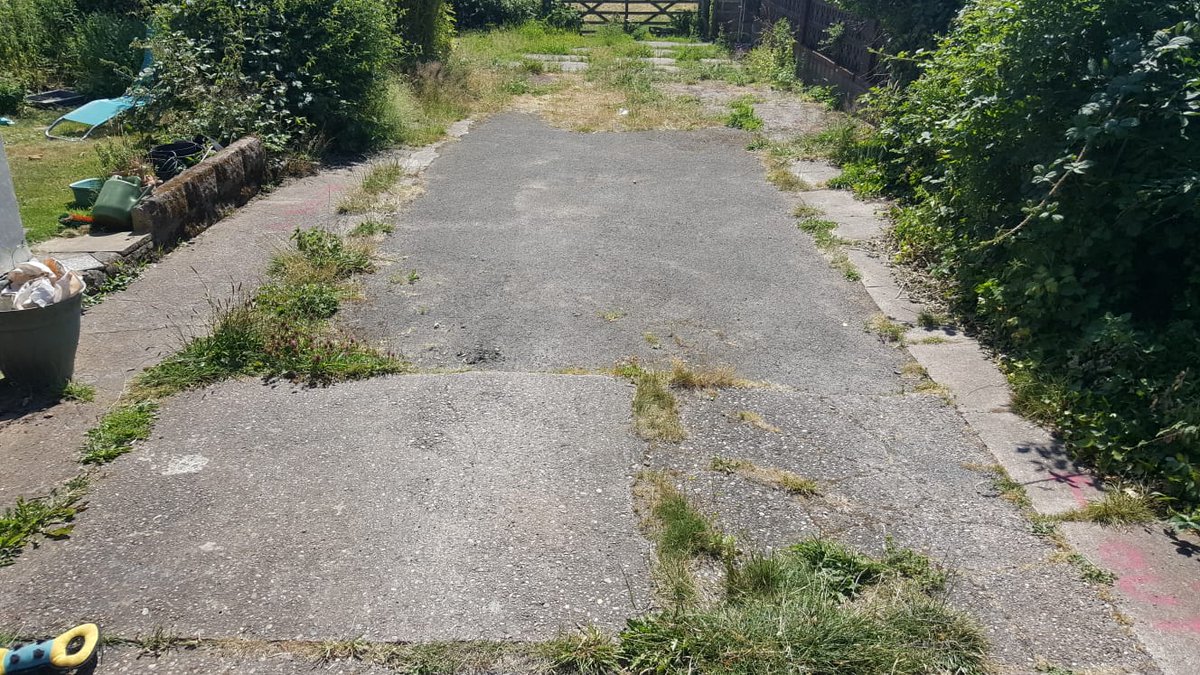 DonmacSolutions's tweet image. Before and after of a Tarmac Driveway. Customer is extremely happy. #proudofourteam