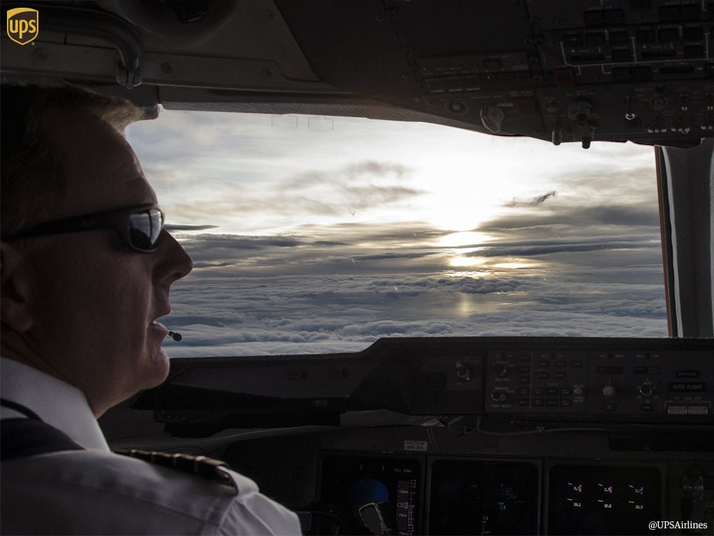 Our crewmembers have the ultimate office view. 👩‍✈️👨‍✈️ #avgeek #FridayFeeling
