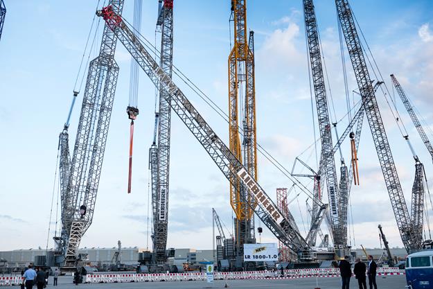 Check out the NEW #Liebherr crawler #crane: LR 1800-1.01! It's innovative, has outstanding lifting capacities and it's transport cost are low. See more ow.ly/5MOn30kHDic via <a href="/PlantTechnology/">Plant & Technology</a>