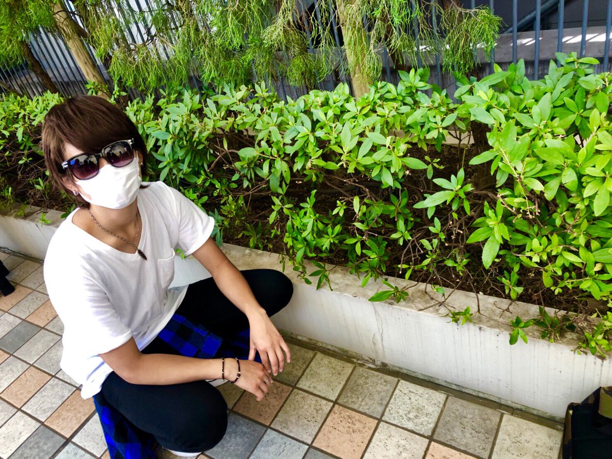 riou0125's tweet photo. ワクワク学校日曜日お邪魔しました😎
今回も沢山の方々にお会いできて超楽しかったです！また服装アンケート､ご協力のおかげで白のVネック×青チェックになりました✨
次のツアーではみんなで幸せになれますように…！！

#誰でもファボリツフォロー待ってます 
#RTしてくれた方全員お迎えいきます https://t.co/Xe7kNQh53d
