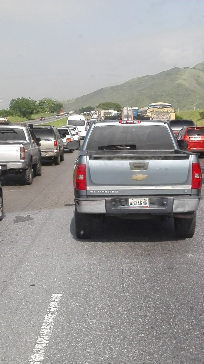 Chander222Parra's tweet photo. @NicolasMaduro kilometricas las colas en los peaje haga algo para terminar este mal rato q pasa uno cada vez q pasa por eso peaje de Carabobo... https://t.co/vIunWbEaIe