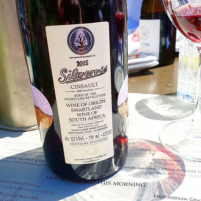 ruthspivey_'s tweet photo. Couple of Fridays ago. Chilled - obvs - as that's now the only way I accept Cinsault. And, when it's a good one like this, in multiple bottle quantities.
.
.
.
@carteblanchewines @ryanthewinegeek #chill #cinsault #wine #southafrica #redwine #swartland #instawine #winepic #fr… https://t.co/4yqnUcDsFv