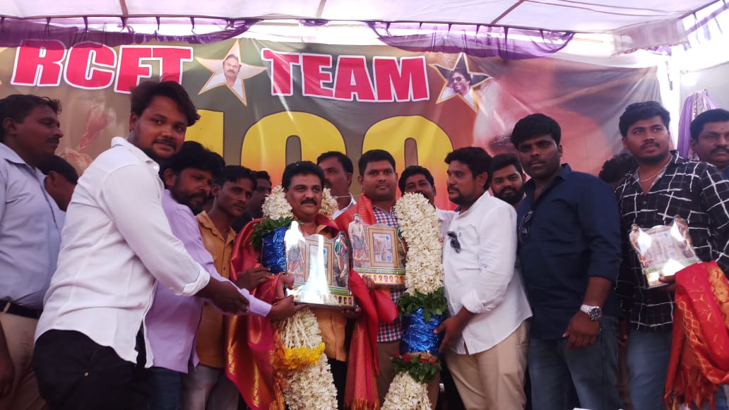AlwayzRamCharan's tweet photo. #Rangasthalam 100 Days Celebrations In Hindupur!

100DAYS OF IH RANGASTHALAM https://t.co/rA2ilySjIe