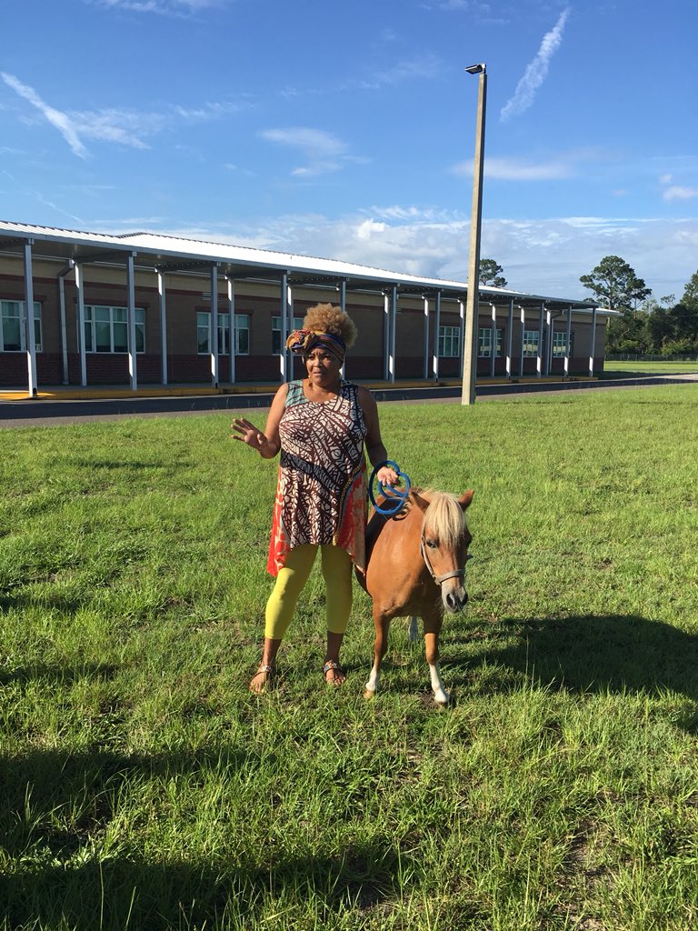 techtalesmonica's tweet image. Exciting things happening at Taylor. Special visitor today!  #VCSSummer #VCSTitleITech