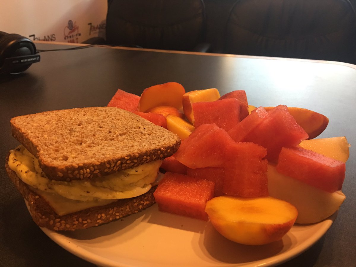 SeanAAnderson's tweet photo. Protein, sprouted grains, and fresh fruit... missing my avocado this morning!! I cut it- and it was not good on the inside. #badavocado https://t.co/bZ9DOyReUC