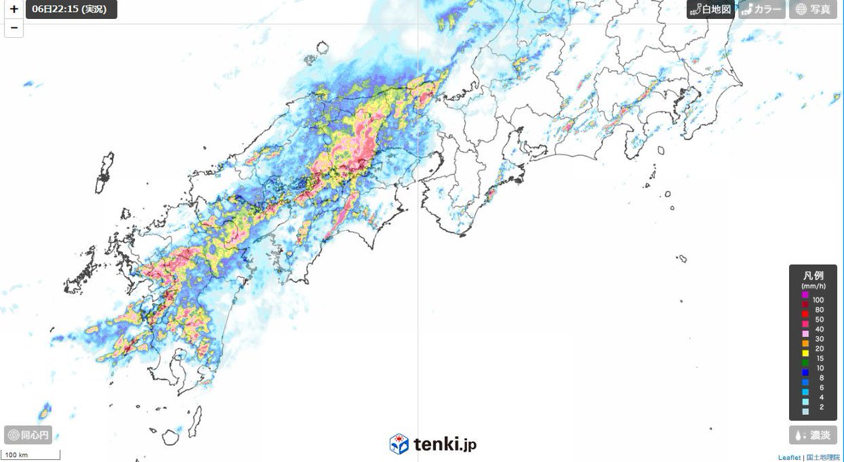 tenkijp's tweet image. 引き続き、強い雨が降っています。もし、雨が止んでも地面がしばらくの間は雨水を含んでいるため、危険な状態は続きます。十分ご注意ください。tenki.jp/map/